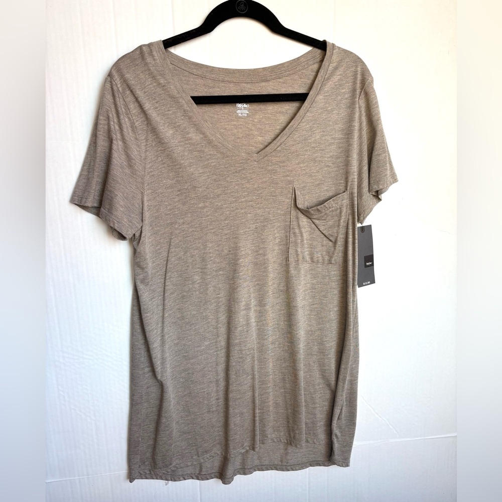 NWT - Mossimo / Target Tan V-Neck Short sleeve XL fits like Large